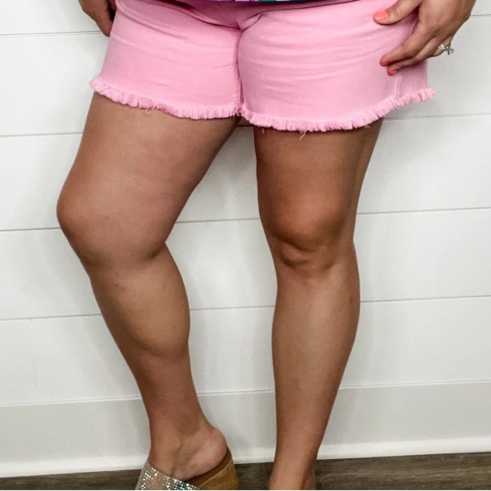 Judy Blue "Baby Do I"
Light Pink Shorts